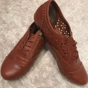 XoXo Floral cut out leather lace up cut loafers